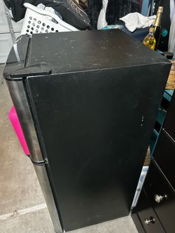 Mini fridge