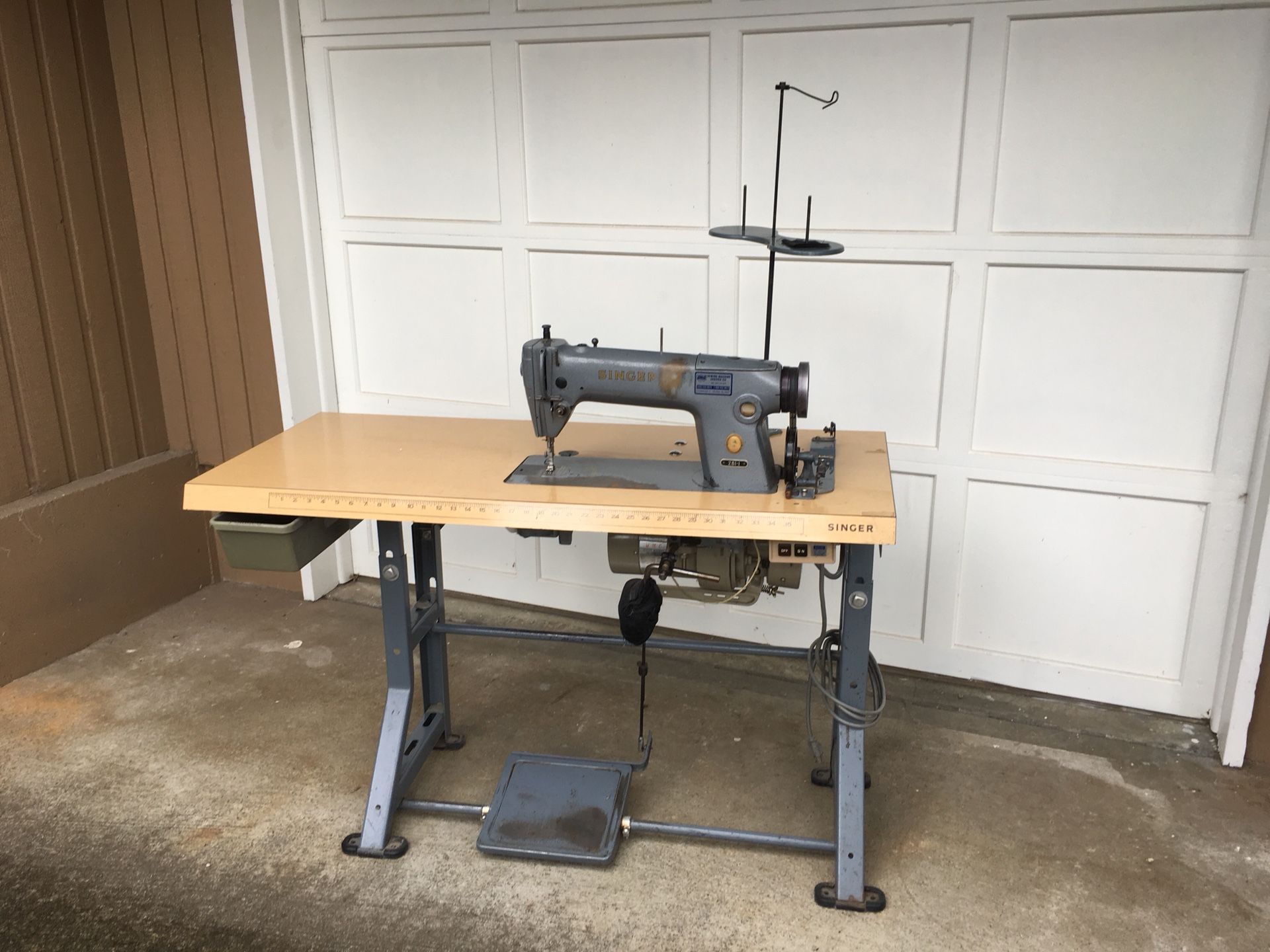 Sewing machineIndustrial Singer 2811 for Sale in South Hill, WA OfferUp