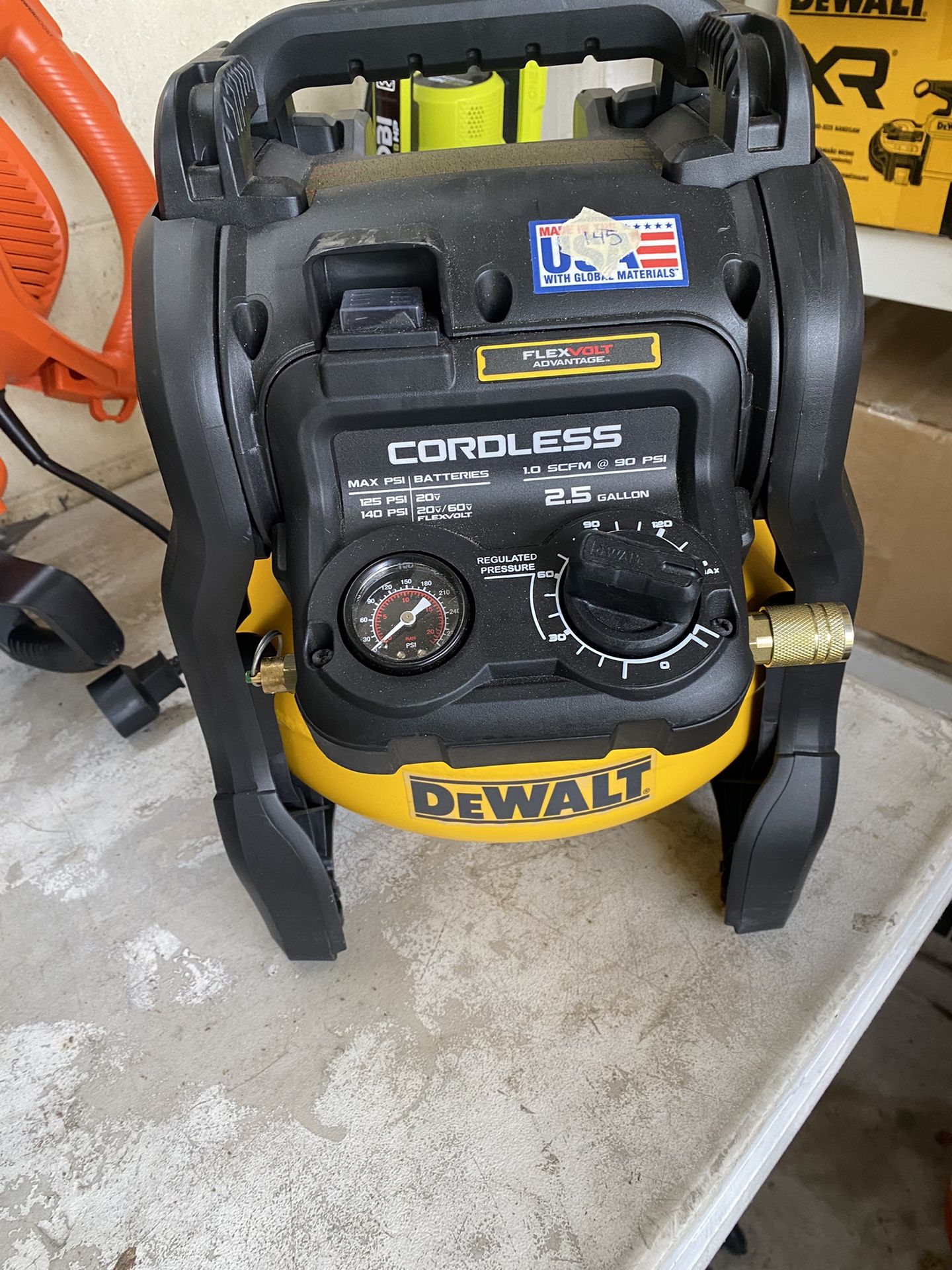 Dewalt Cordless Flex Volt Air Compresor