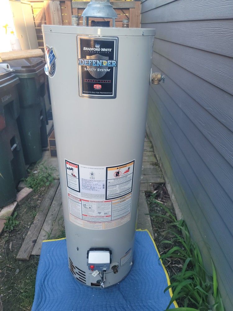Used Bradford White 40 Gallon gas Water Heater 10 Yrs