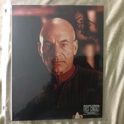 Autographs Patrick Stewart Captain Picard Of Star Trek The Next  Generation. 
