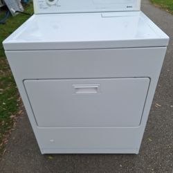 Secadora kenmore de gas su parte nueva trabaja muy bien y en muy buenas condiciones y muy limpia con una semana de garantía.