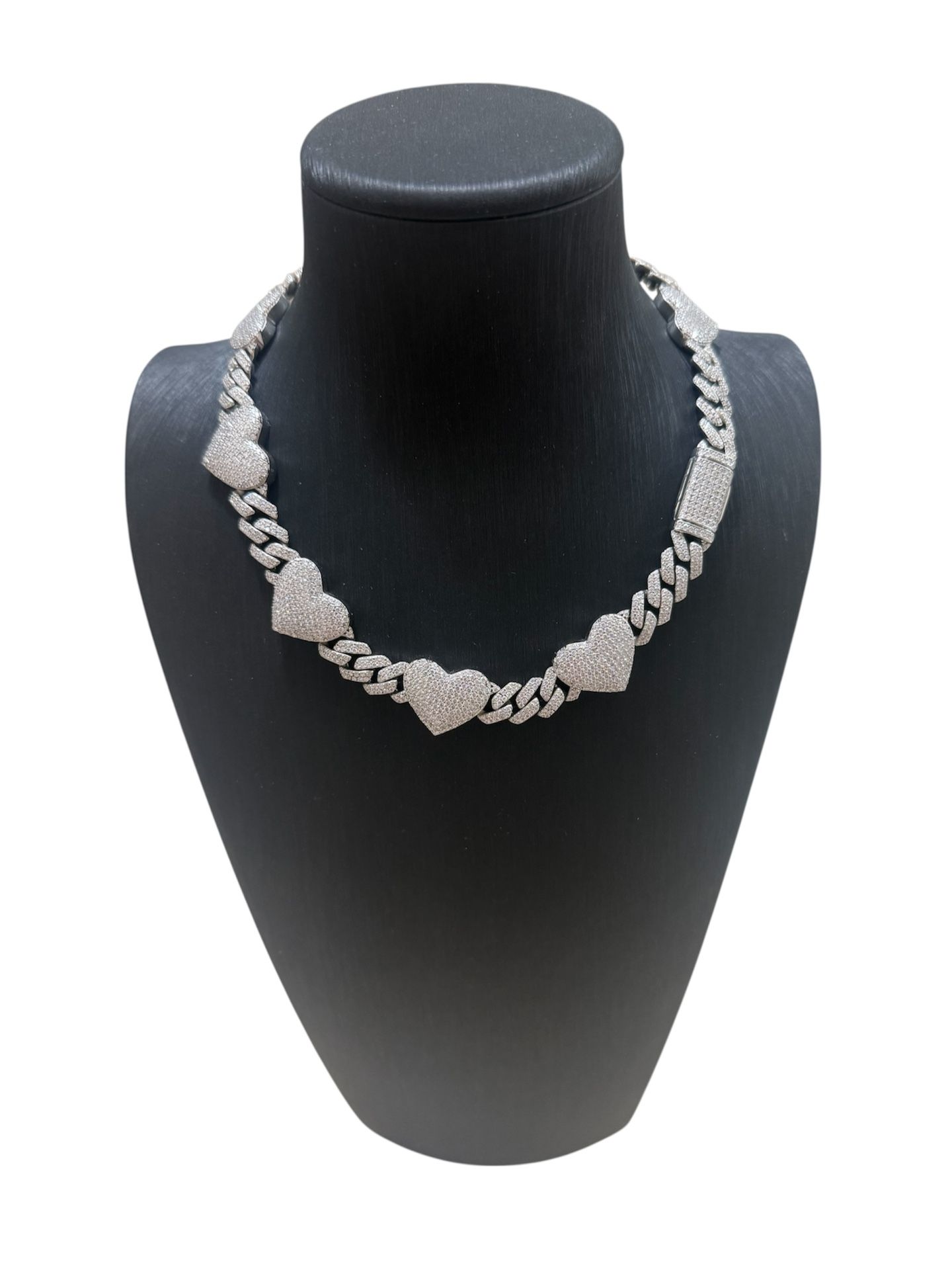 Cuban chain with 18k white gold moissanite heart pendant