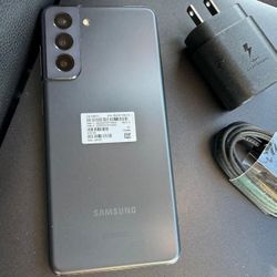 Samsung Galaxy S21  , Unlocked   for all Company Carrier ,  Excellent Condition  Like New