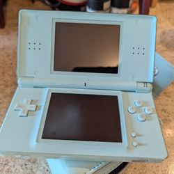 Nintendo DS Lite - Ice Blue Handheld Console - Pristine! +Case and Charger!