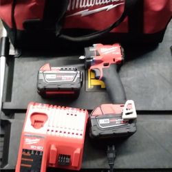 MILWAUKEE IMPACT WRENCH 3/8" 18V LITHIUM FUEL BRUSHLESS WITH 2 BATTERYS AND CHARGER 