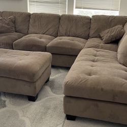 Immaculate Sectional W Matching Ottoman