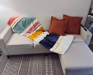 Sofá y Mesa de Centro