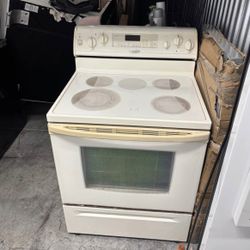 Stove Whirlpool . Price Including Delivery 