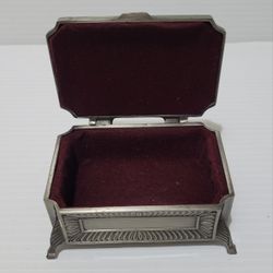 Vintage Retro Jewelry Box. Metal Box. Small Box in Silver color 3.25"X2.25"