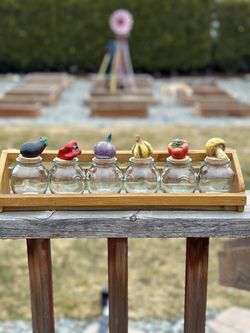 Vintage Wall Mount Spice Rack with 6 Vegetable Top Decorative Spice Jars