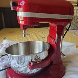 Kitchen Aid Stand Mixer - Bowl Lift, 5.5 Quart,  Model No. KSM55SXXXER  Empire Red