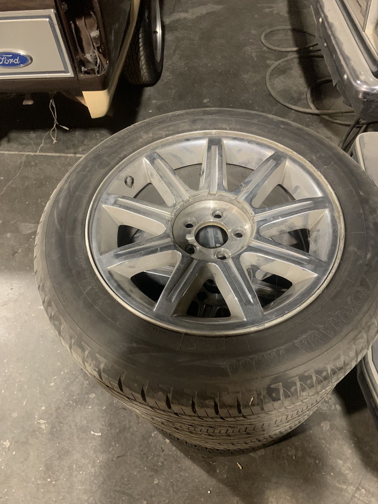 Chrysler 300 rims and tires almost new $300
