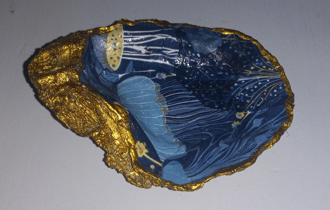 Oyster Ring Holder