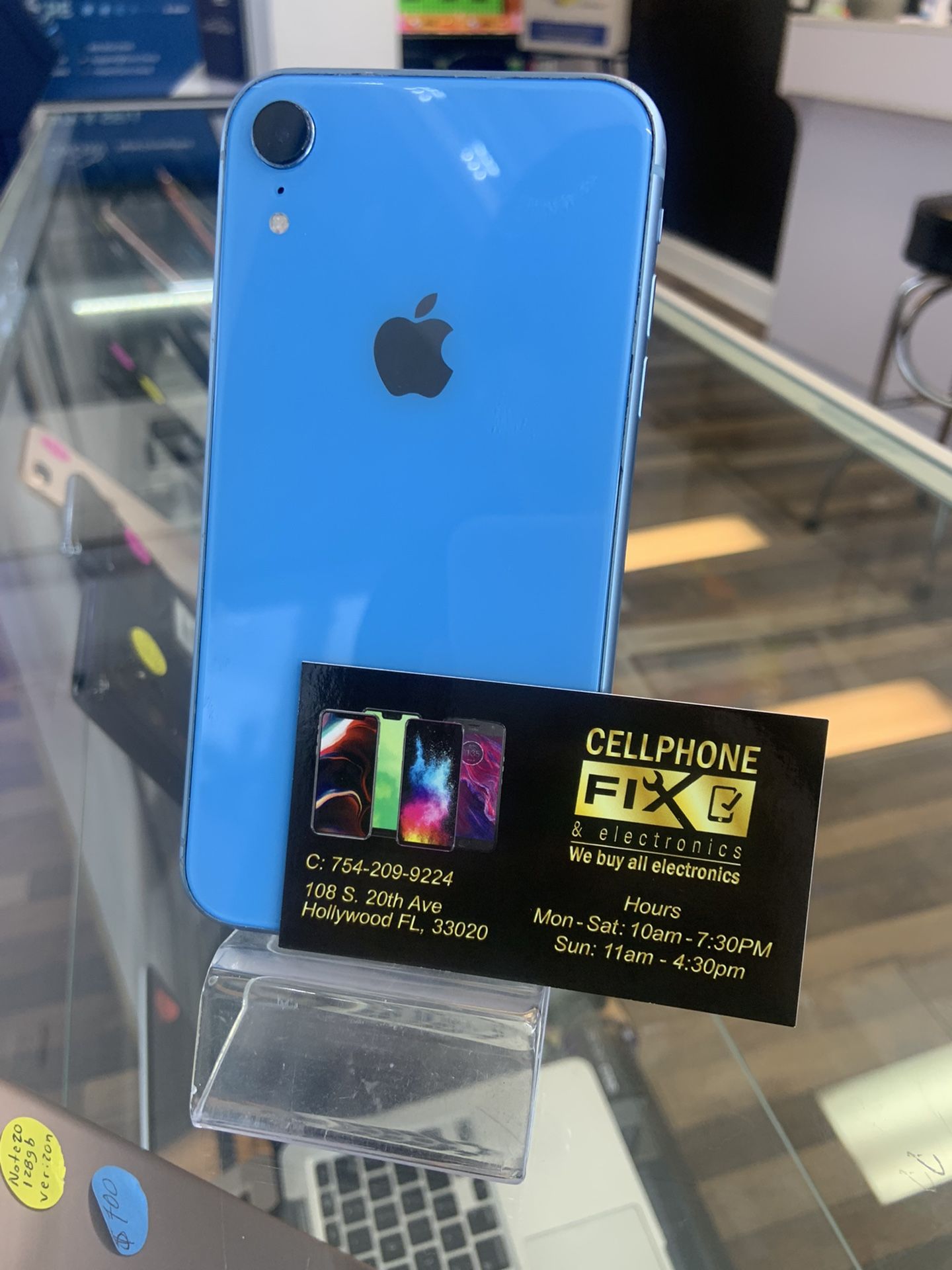 iPhone XR 64GB Unlocked