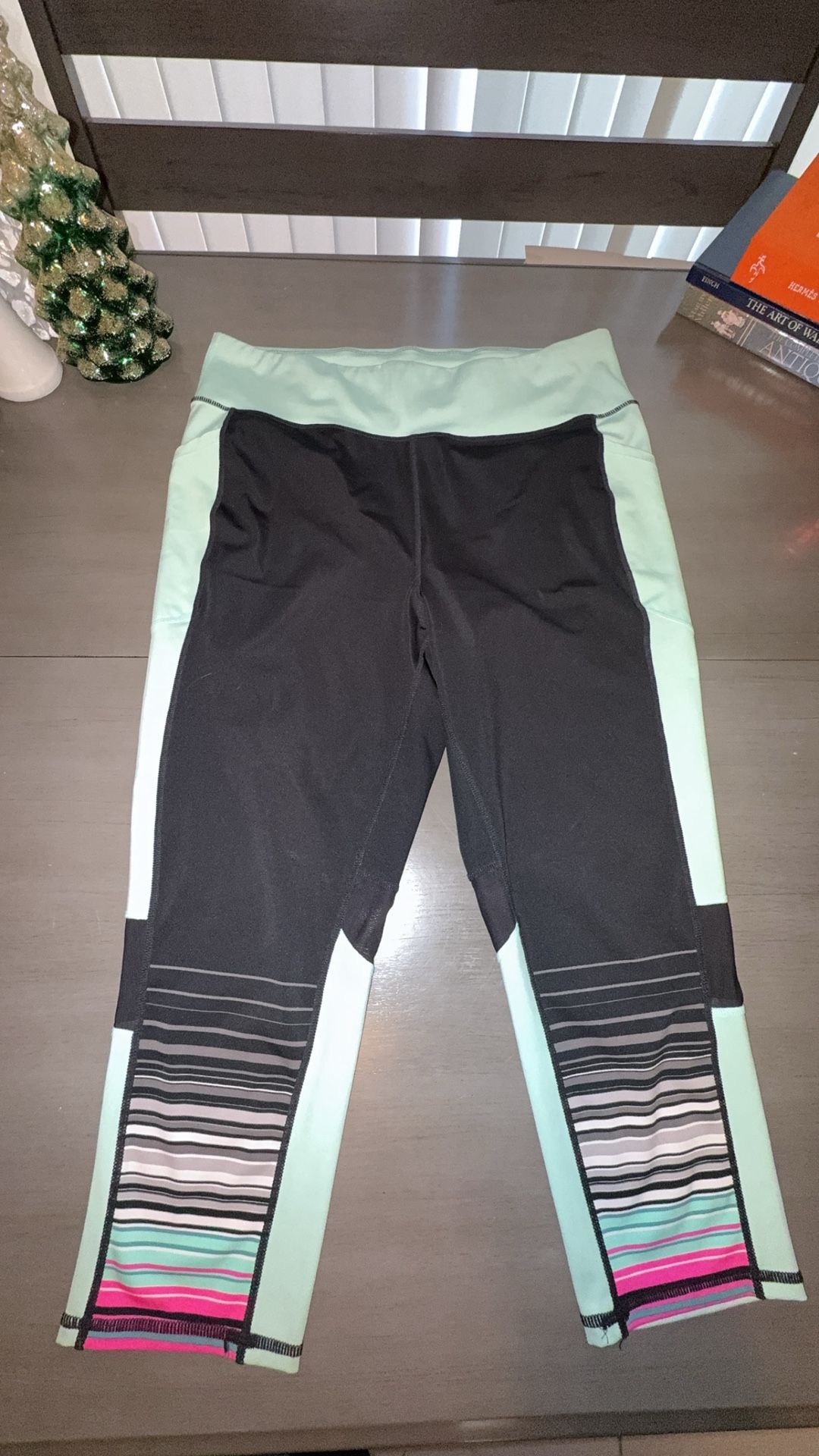 LuLaRoe “Rise” Black & Mint Green High-Waisted Capri Leggings With Pockets - Size 2X