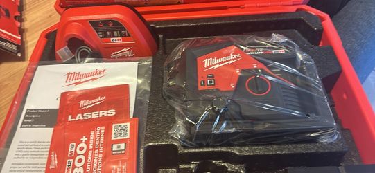 M12 12-Volt Lithium-Ion Cordless Green 250 ft. 3-Plane Laser Level Kit with One 4.0 Ah Battery, Charger and Case