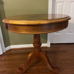27x27 cottage oak solid wood 3-leg pedestal amish made round table.