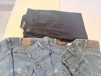 Lot of 4 Men's Classic Fit Jeans Size 34x32 (3 Wrangler, 1 Dockers)
