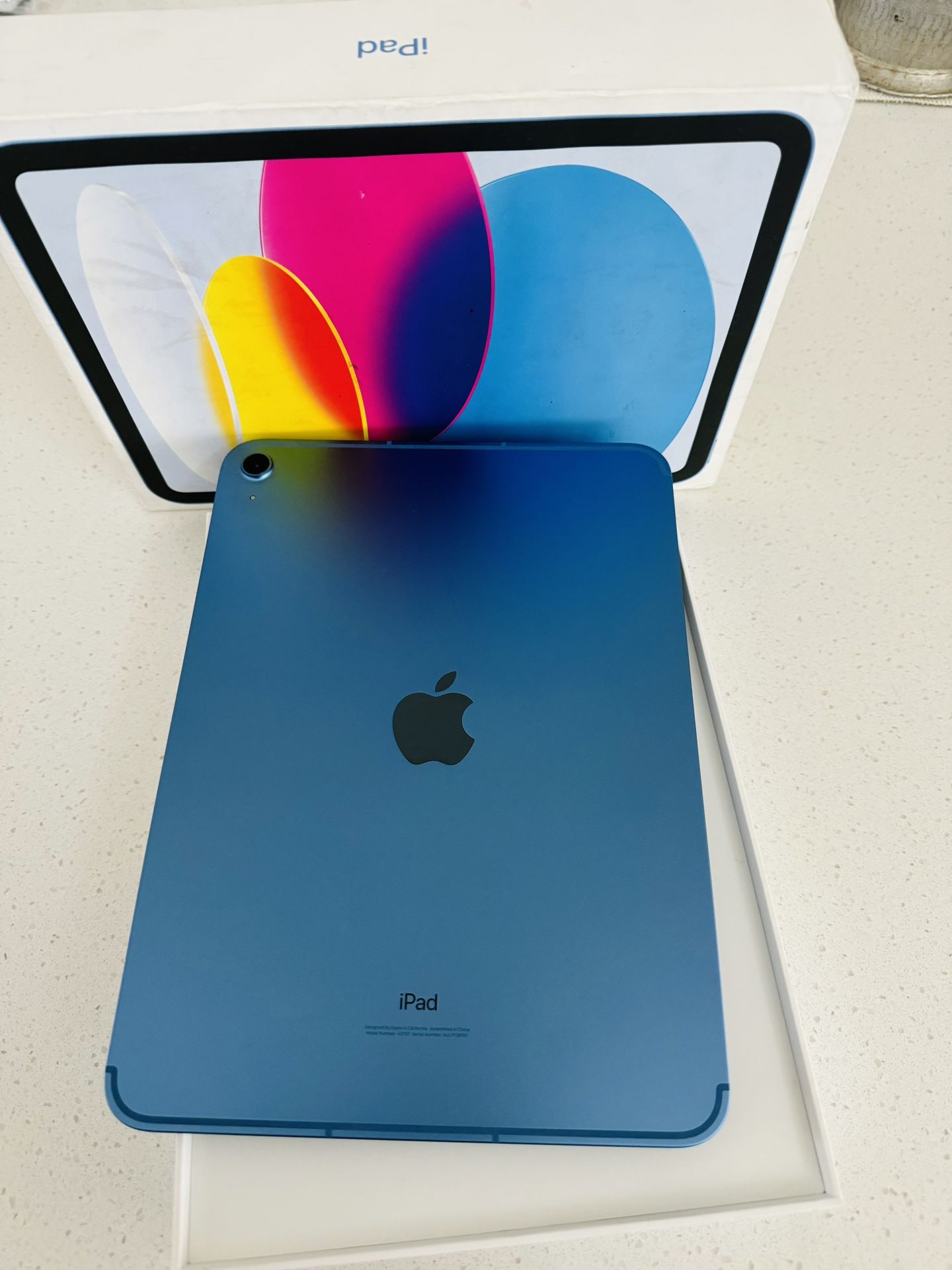 IPad 10th generation (64gb) Blue WIFI / CELLULAR