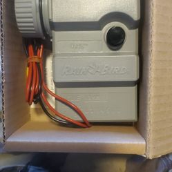 Rainbird TBOS2CMUS 2 Station Battery Operated Sprinkler Valve Controller

with bag for adapter to valves