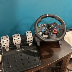 Logitech G29 Driving Force Racing Wheel and Pedals for PlayStation 4/5/PC