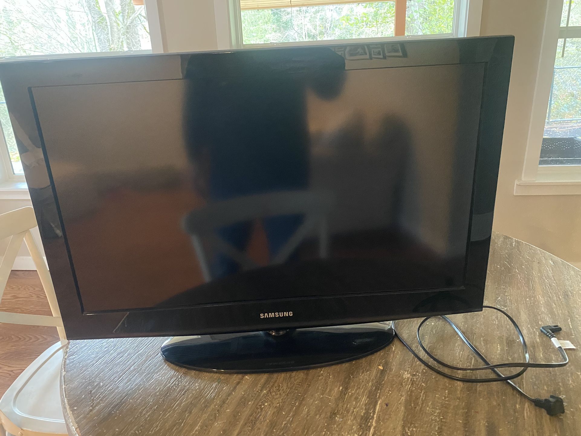 Samsung 32” Tv