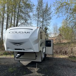 Keystone 1/2 Ton Cougar 5th Wheel 