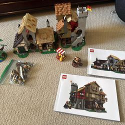 Lego 10332 Medieval Town Square 