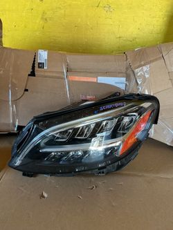 2019 - 2021 MERCEDES C-CLASS - LEFT SIDE HEADLIGHT OEM