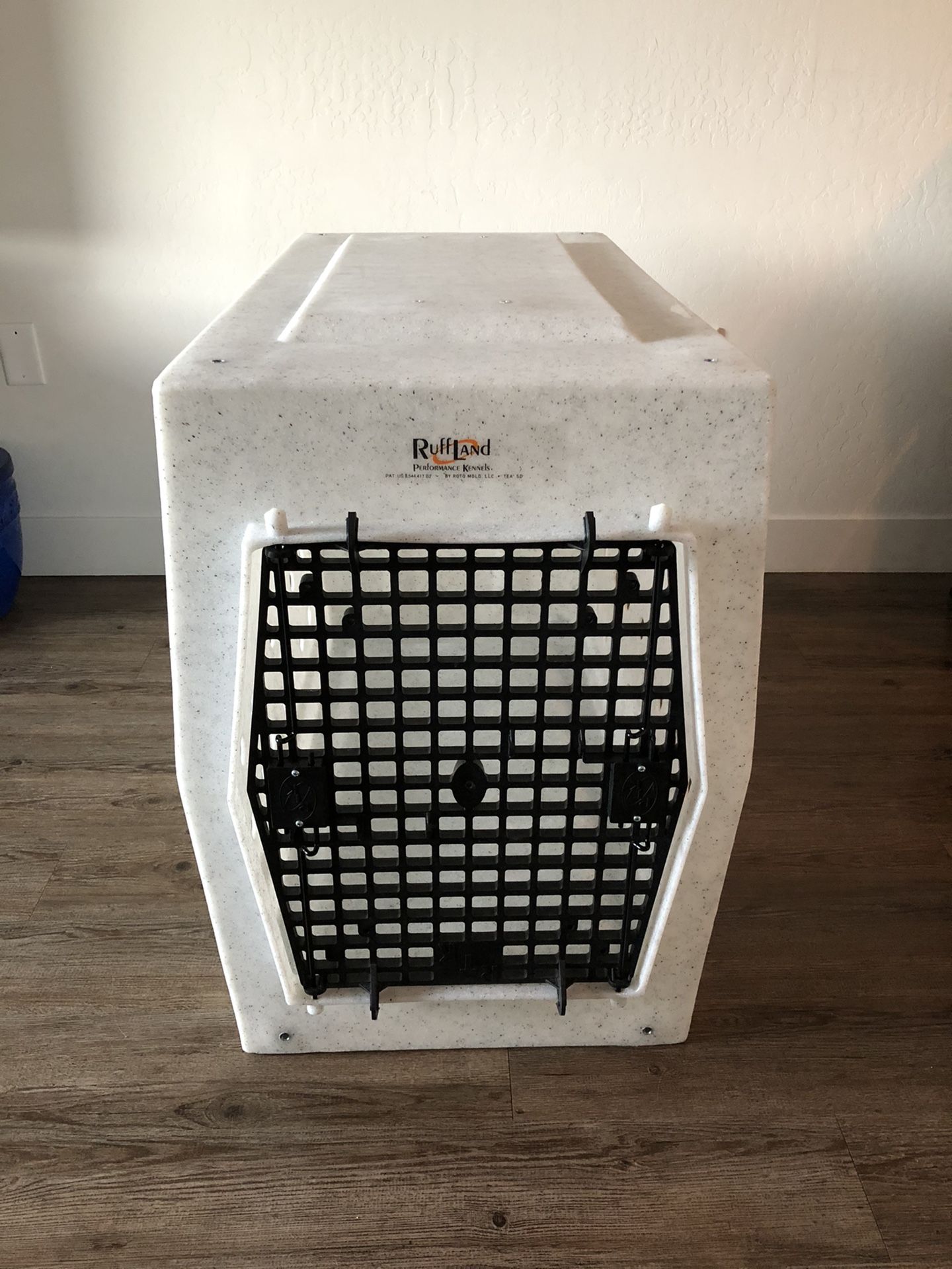 Ruff Land Dog Kennel XL Like New