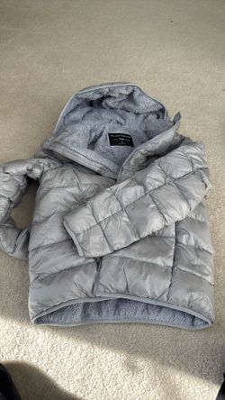 Aritzia Women Little Fuzzy Puff