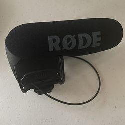 RODE VideoMic Pro (Shotgun Mic)