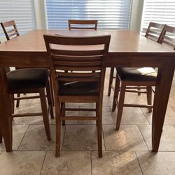 Table And Chairs / Mesa Con Sillas