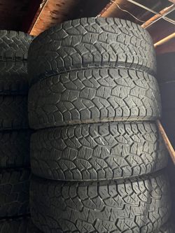 Vendo 265/70/R17 las 4 llantas Hamkom las 4 por $200
