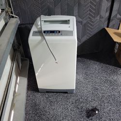 Magic Chef Compact Portable 1.6 cu ft. Top Load Washing Machine