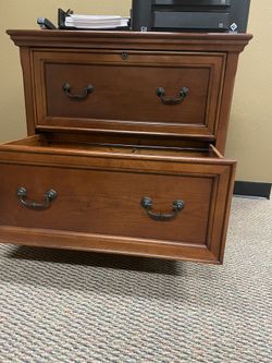 Locking cabinet to fill your storage needs