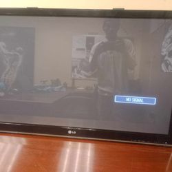 42” Lg Flat Screen With Wall Mount 