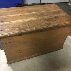   Late 1800’s dove tail handmade quilt box Colonial maple with skeleton lock Heart shaped handles on sides  29W x 17 1/2” x 18”T