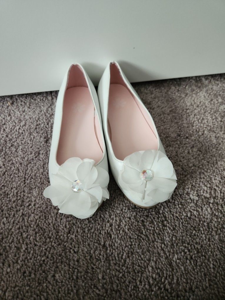 White Flats With Flowers