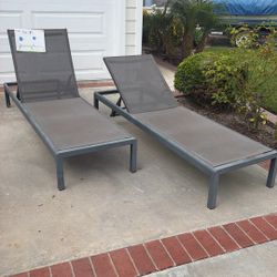 2 Chaise Lounge chairs 