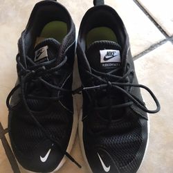 Nike Tennis Size 5.5