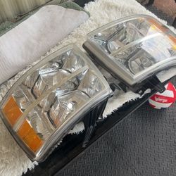 2007-2013 silverado original GM headlight  no bulbs 