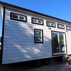 9 X 24 TINY HOUSE ON WHEELS NEED MORE SPACE TURN KEY READY TO LIVE IN