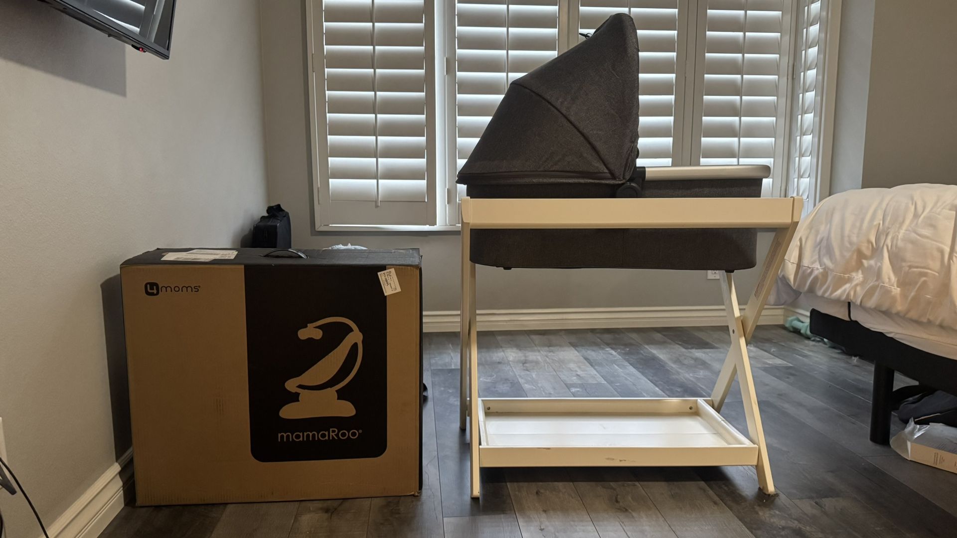 Uppababy Bassinet, Stand And 4Moms Mamaroo Swing