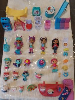 Gabby's Dollhouse Figures and Accessories Lot