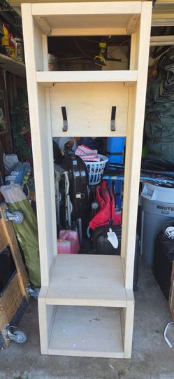 Locker style shelf