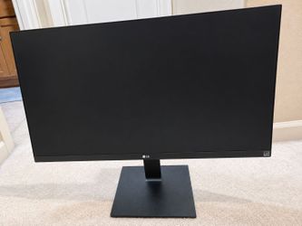 LG 27" 4K UHD IPS Monitor – USB-C, HDMI, Adjustable Stand