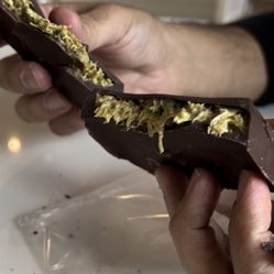 Dubai Pistachio Chocolate Bar 