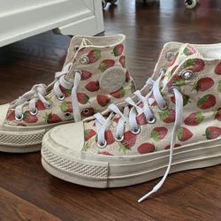 Hightop  Strawberry Converse